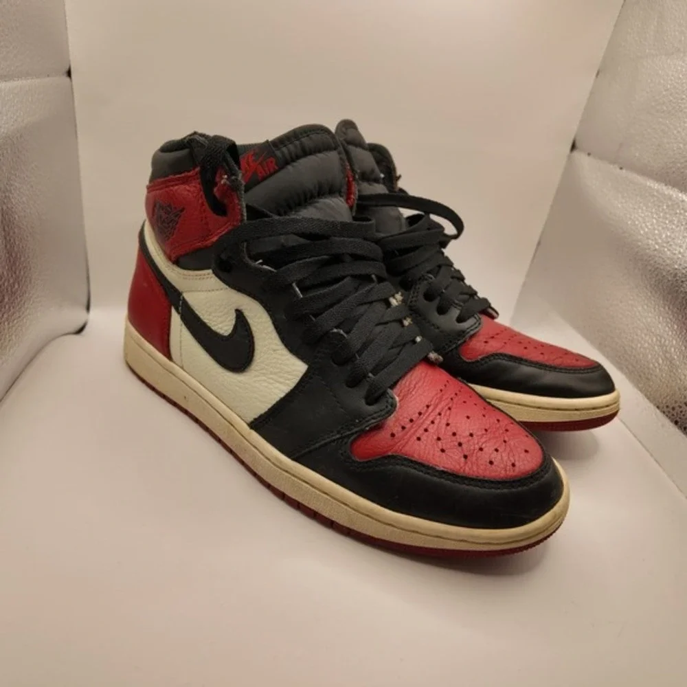 Size 8.5- Jordan 1 Retro OG High Bred Toe Black White Red‎ Leather (555088-610)